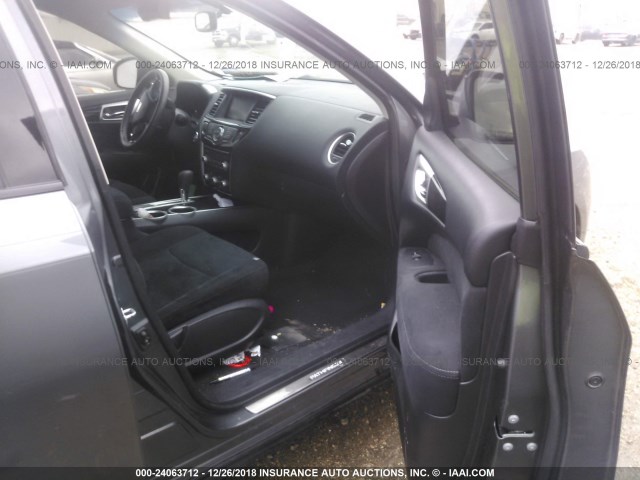 5N1AR2MN3FC719919 - 2015 NISSAN PATHFINDER S/SV/SL/PLATINUM GRAY photo 5