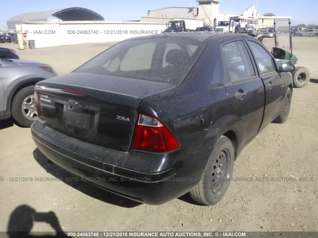 1FAFP34N26W228655 - 2006 FORD FOCUS ZX4 BLACK photo 4