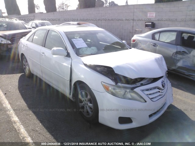 4T4BF3EK7BR162238 - 2011 TOYOTA CAMRY SE/LE/XLE 白色 照片 1