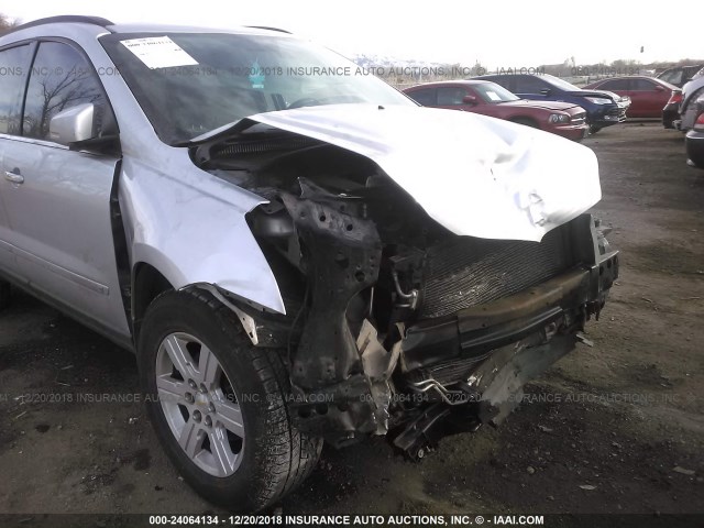 1GNLVFED9AS123404 - 2010 CHEVROLET TRAVERSE LT SILVER photo 6