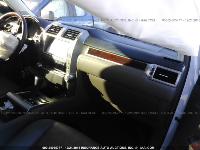 JTJBM7FX9B5032121 - 2011 LEXUS GX WHITE photo 5