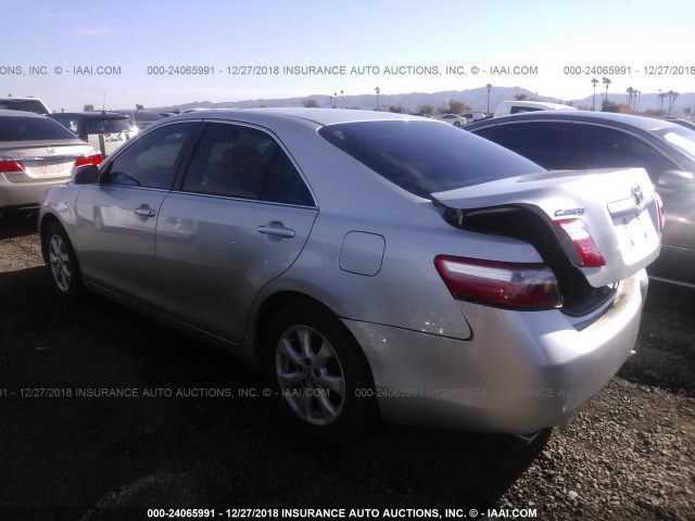 4T1BK46K57U039765 - 2007 TOYOTA CAMRY NEW GENERAT LE/XLE/SE SILVER photo 3