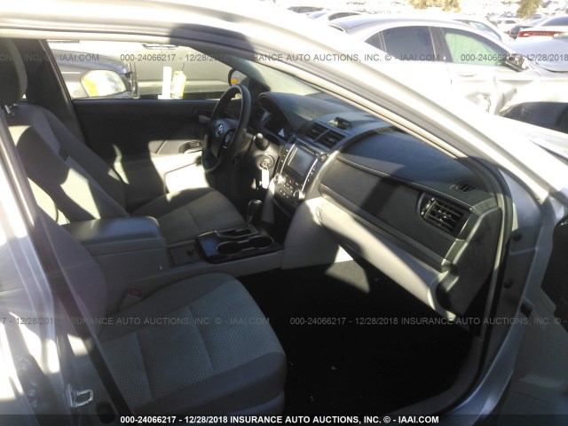 4T1BF1FK4EU380655 - 2014 TOYOTA CAMRY L/SE/LE/XLE SILVER photo 5