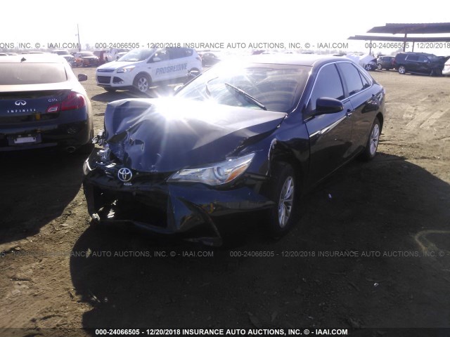 4T1BF1FK9GU563407 - 2016 TOYOTA CAMRY LE/XLE/SE/XSE BLUE photo 2