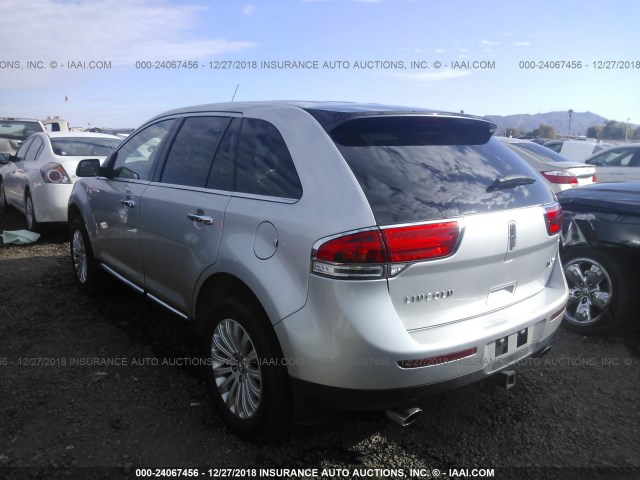 2LMDJ6JK6DBL46446 - 2013 LINCOLN MKX SILVER photo 3