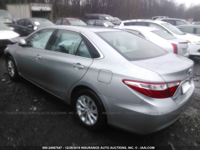 4T4BF1FK1GR544873 - 2016 TOYOTA CAMRY LE/XLE/SE/XSE SILVER photo 3
