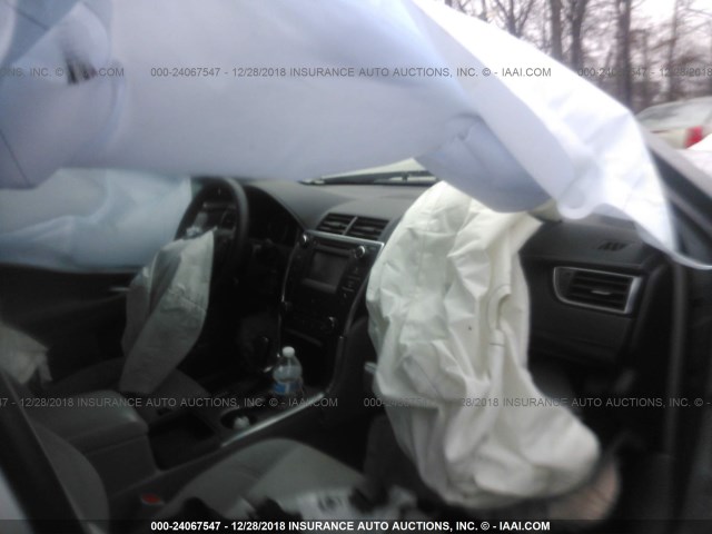 4T4BF1FK1GR544873 - 2016 TOYOTA CAMRY LE/XLE/SE/XSE SILVER photo 5