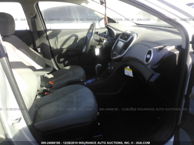 1G1JB5SG9H4178377 - 2017 CHEVROLET SONIC LS 银色 照片 5