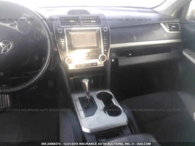 4T1BF1FK9DU680089 - 2013 TOYOTA CAMRY L/SE/LE/XLE შავი ფოტო 5