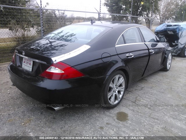 WDDDJ72X98A133000 - 2008 MERCEDES-BENZ CLS 550 BLACK photo 4