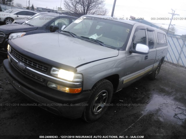 2GCEC19V021119983 - 2002 CHEVROLET SILVERADO C1500 TAN photo 2