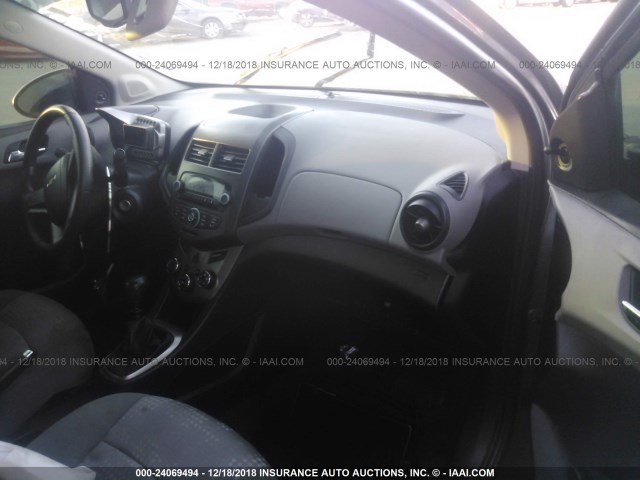 1G1JB5SHXC4184285 - 2012 CHEVROLET SONIC LS 灰色 照片 5