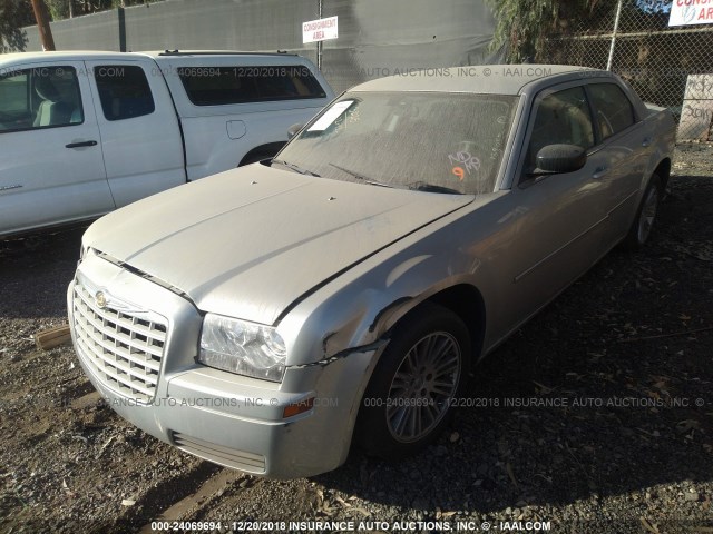 2C3KA43R98H208445 - 2008 CHRYSLER 300 LX SILVER photo 2