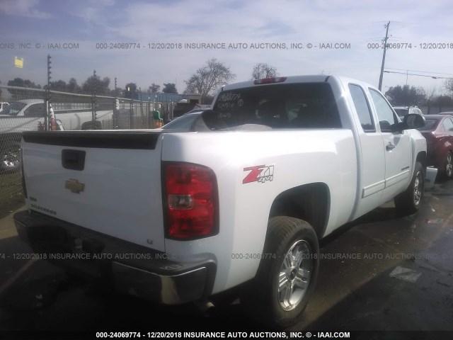 1GCRKSE35BZ136557 - 2011 CHEVROLET SILVERADO K1500 LT WHITE photo 4