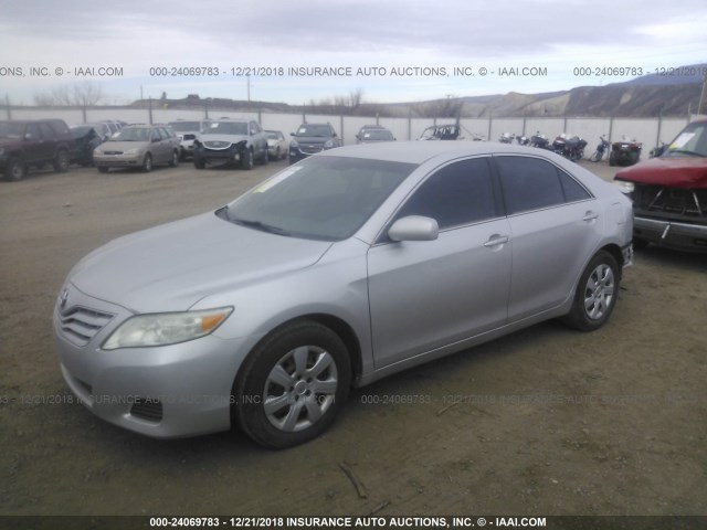 4T4BF3EK7AR046682 - 2010 TOYOTA CAMRY SE/LE/XLE SILVER photo 2