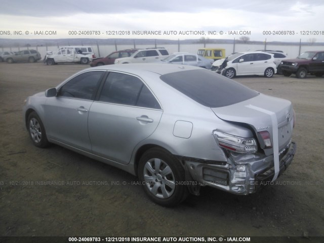 4T4BF3EK7AR046682 - 2010 TOYOTA CAMRY SE/LE/XLE SILVER photo 3