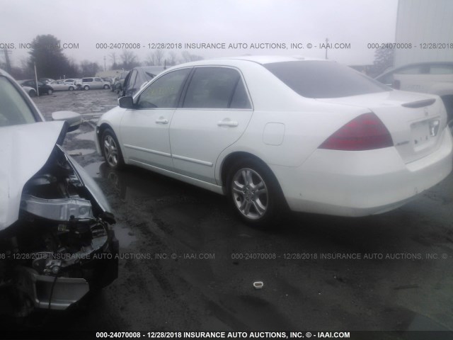 1HGCM56807A223656 - 2007 HONDA ACCORD EX WHITE photo 3