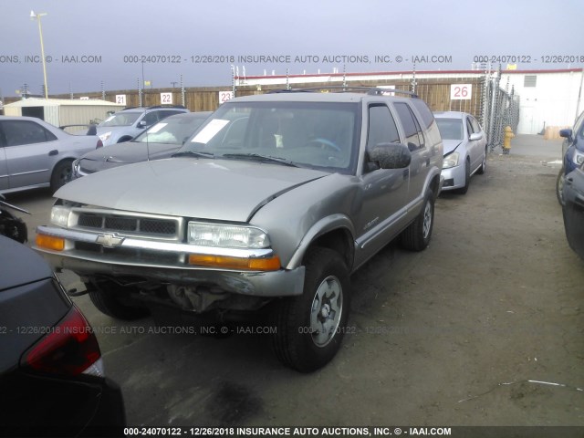 1GNDT13W62K173521 - 2002 CHEVROLET BLAZER GOLD photo 2