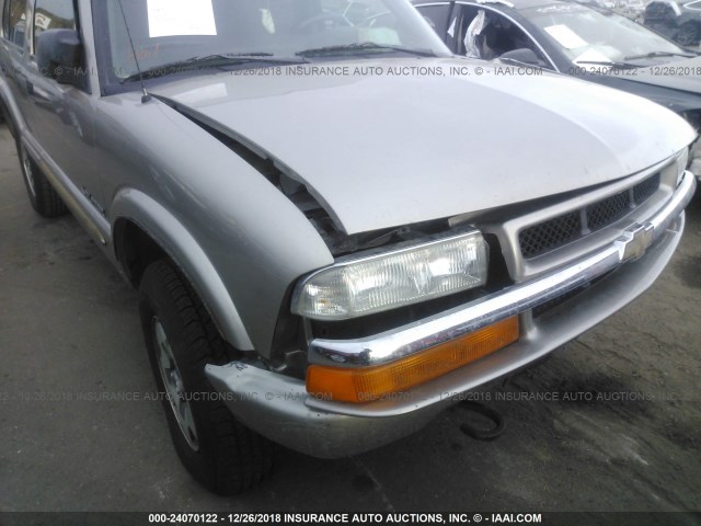 1GNDT13W62K173521 - 2002 CHEVROLET BLAZER GOLD photo 6