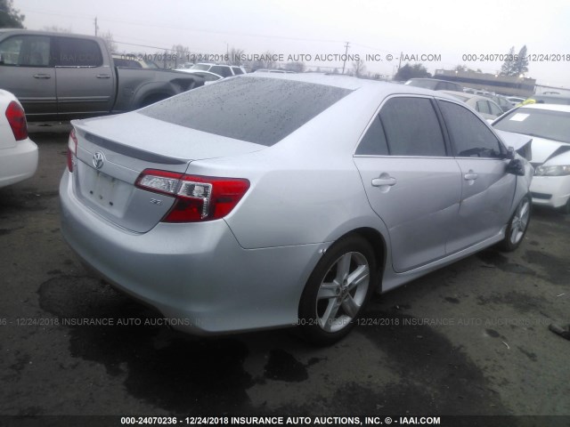 4T1BF1FK4EU745433 - 2014 TOYOTA CAMRY L/SE/LE/XLE SILVER photo 4