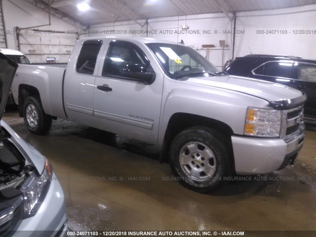 1GCSKSE37AZ191477 - 2010 CHEVROLET SILVERADO K1500 LT SILVER photo 1