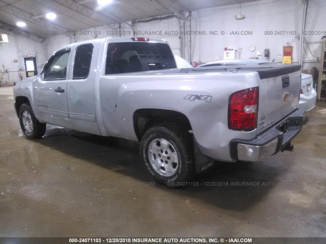 1GCSKSE37AZ191477 - 2010 CHEVROLET SILVERADO K1500 LT SILVER photo 3