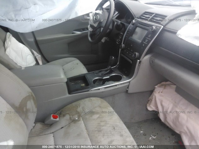 4T4BF1FK9GR522393 - 2016 TOYOTA CAMRY LE/XLE/SE/XSE SILVER photo 5