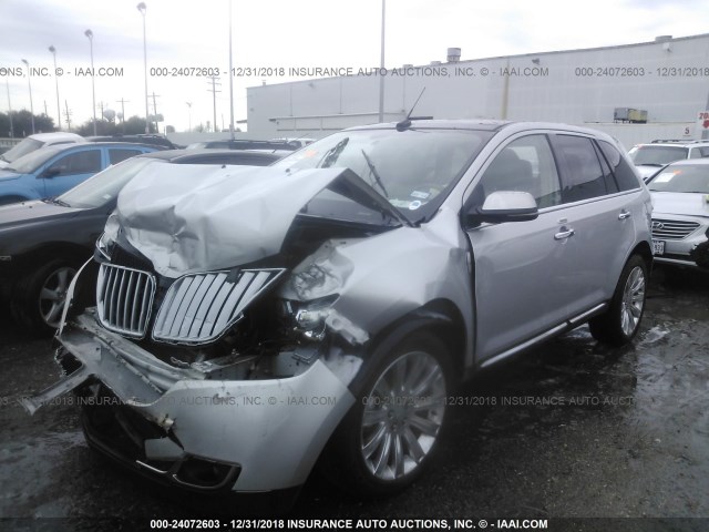 2LMDJ8JK8DBL11788 - 2013 LINCOLN MKX SILVER photo 2