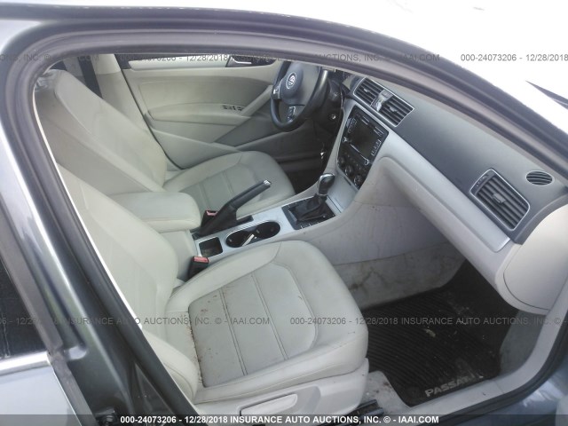 1VWBP7A35DC069824 - 2013 VOLKSWAGEN PASSAT SE GRAY photo 5