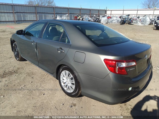 4T4BF1FK8CR256620 - 2012 TOYOTA CAMRY SE/LE/XLE GRAY photo 3