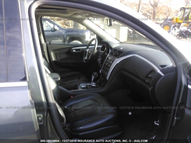 1GNKVGED0BJ264080 - 2011 CHEVROLET TRAVERSE LT GRAY photo 5