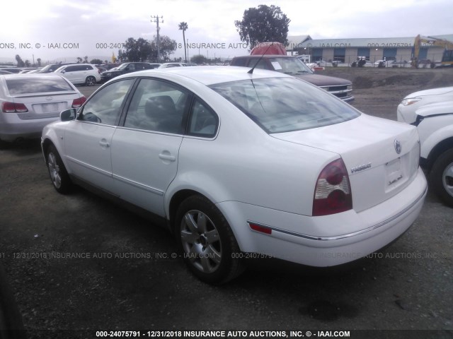 WVWRH63BX2P068560 - 2002 VOLKSWAGEN PASSAT GLX 白色 照片 3