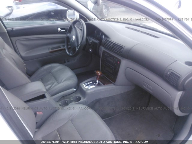 WVWRH63BX2P068560 - 2002 VOLKSWAGEN PASSAT GLX 白色 照片 5