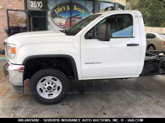 1GD01XEG6FZ00143 - 2015 GMC SIERRA WHITE photo 6