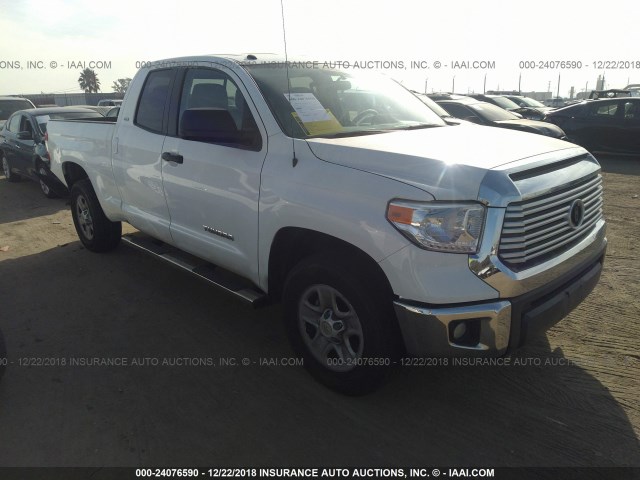 5TFRM5F18GX107405 - 2016 TOYOTA TUNDRA DOUBLE CAB SR/SR5 WHITE photo 1