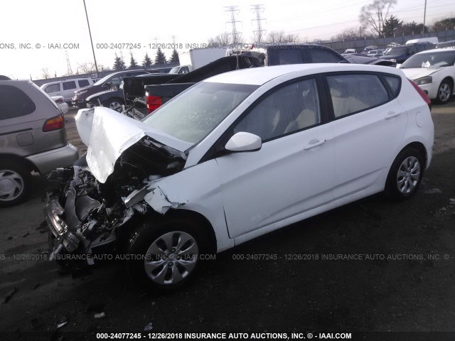 KMHCT5AE3GU270043 - 2016 HYUNDAI ACCENT SE WHITE photo 2