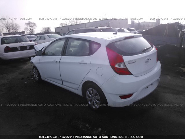 KMHCT5AE3GU270043 - 2016 HYUNDAI ACCENT SE WHITE photo 3