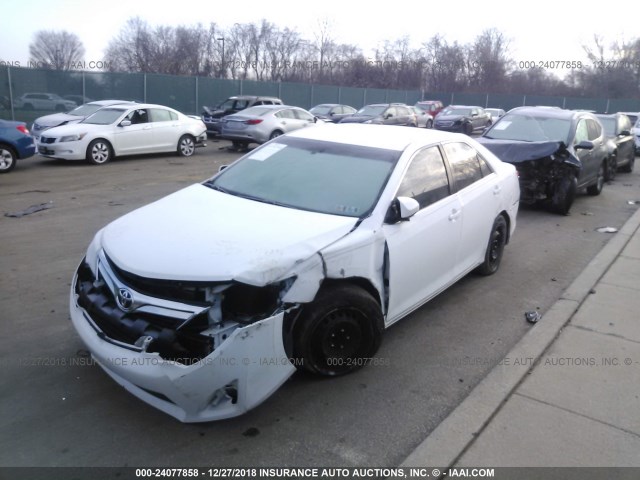 4T1BF1FK6DU717325 - 2013 TOYOTA CAMRY L/SE/LE/XLE 白色 照片 2
