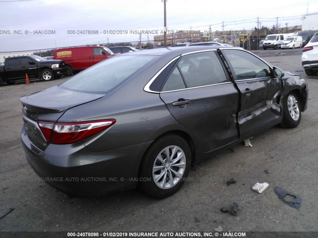 4T4BF1FK6FR460692 - 2015 TOYOTA CAMRY LE/XLE/SE/XSE GRAY photo 4