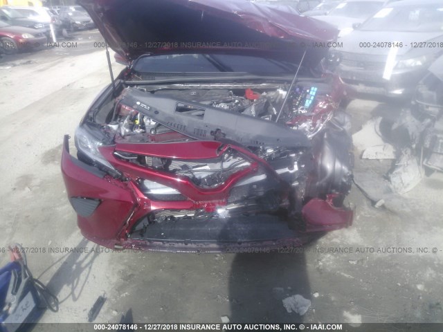 4T1B11HK9JU560560 - 2018 TOYOTA CAMRY L/LE/XLE/SE/XSE RED photo 6