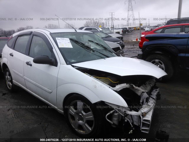 1FAHP37N27W286108 - 2007 FORD FOCUS ZX5/S/SE/SES WHITE photo 1