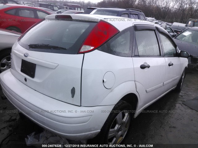 1FAHP37N27W286108 - 2007 FORD FOCUS ZX5/S/SE/SES WHITE photo 4