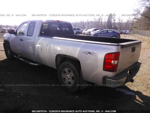 1GCRKSE08BZ265267 - 2011 CHEVROLET SILVERADO K1500 LT SILVER photo 3