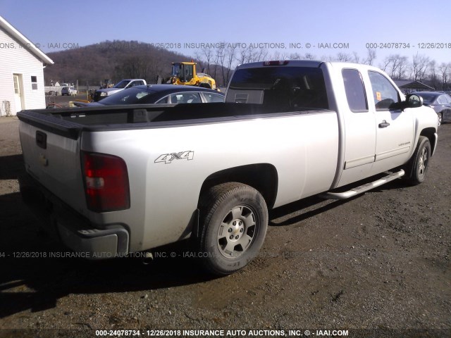 1GCRKSE08BZ265267 - 2011 CHEVROLET SILVERADO K1500 LT SILVER photo 4