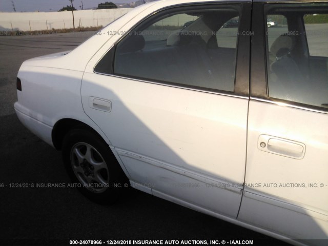 4T1BG22K9XU493481 - 1999 TOYOTA CAMRY CE/LE/XLE WHITE photo 6