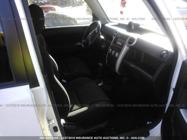 JTLKT324464057986 - 2006 TOYOTA SCION XB Ақ фото 5