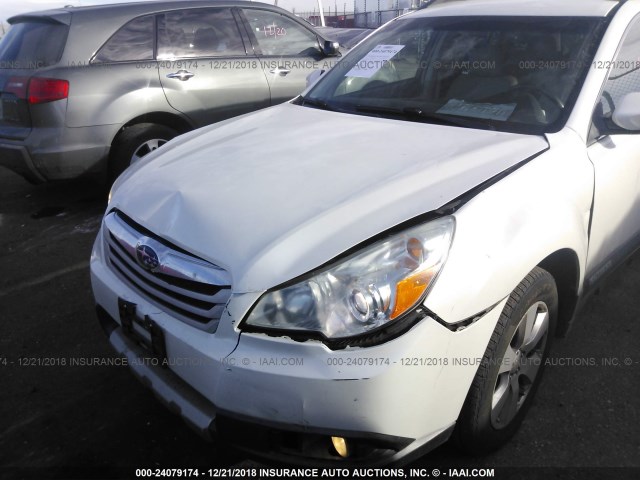 4S4BRBJC4B3314010 - 2011 SUBARU OUTBACK 2.5I LIMITED WHITE photo 6