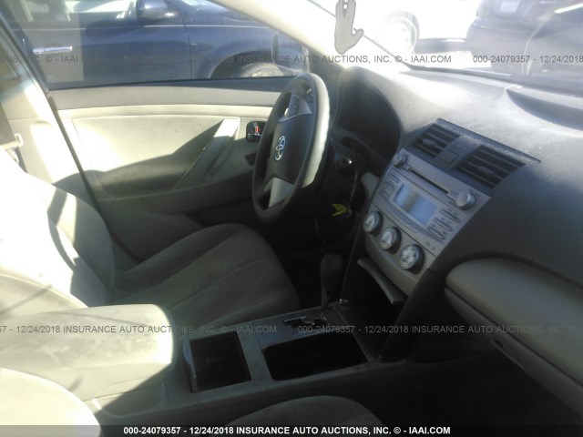 4T1BF3EK1BU624562 - 2011 TOYOTA CAMRY SE/LE/XLE 金色 照片 5