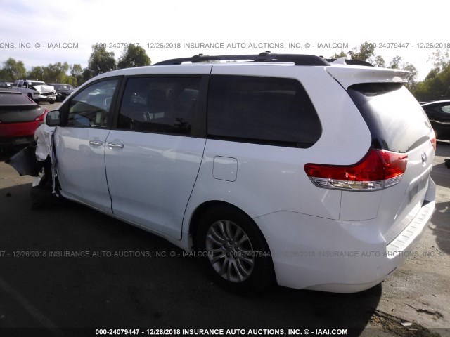 5TDYK3DC5CS207259 - 2012 TOYOTA SIENNA XLE/LIMITED WHITE photo 3