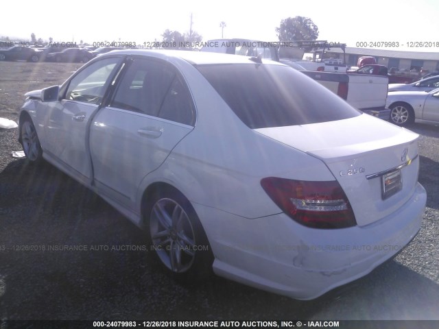 WDDGF4HB8DA827082 - 2013 MERCEDES-BENZ C 250 WHITE photo 3